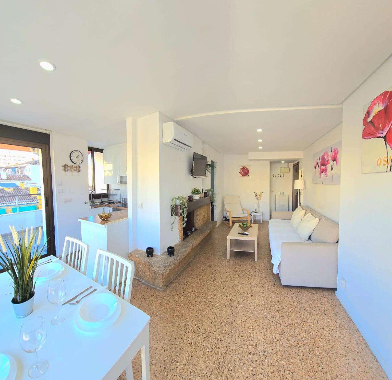 Nogalera Rainbow 2-Bedroom Apartment, Pool And Parking By Namaste Elite Τορρεμολίνος Εξωτερικό φωτογραφία