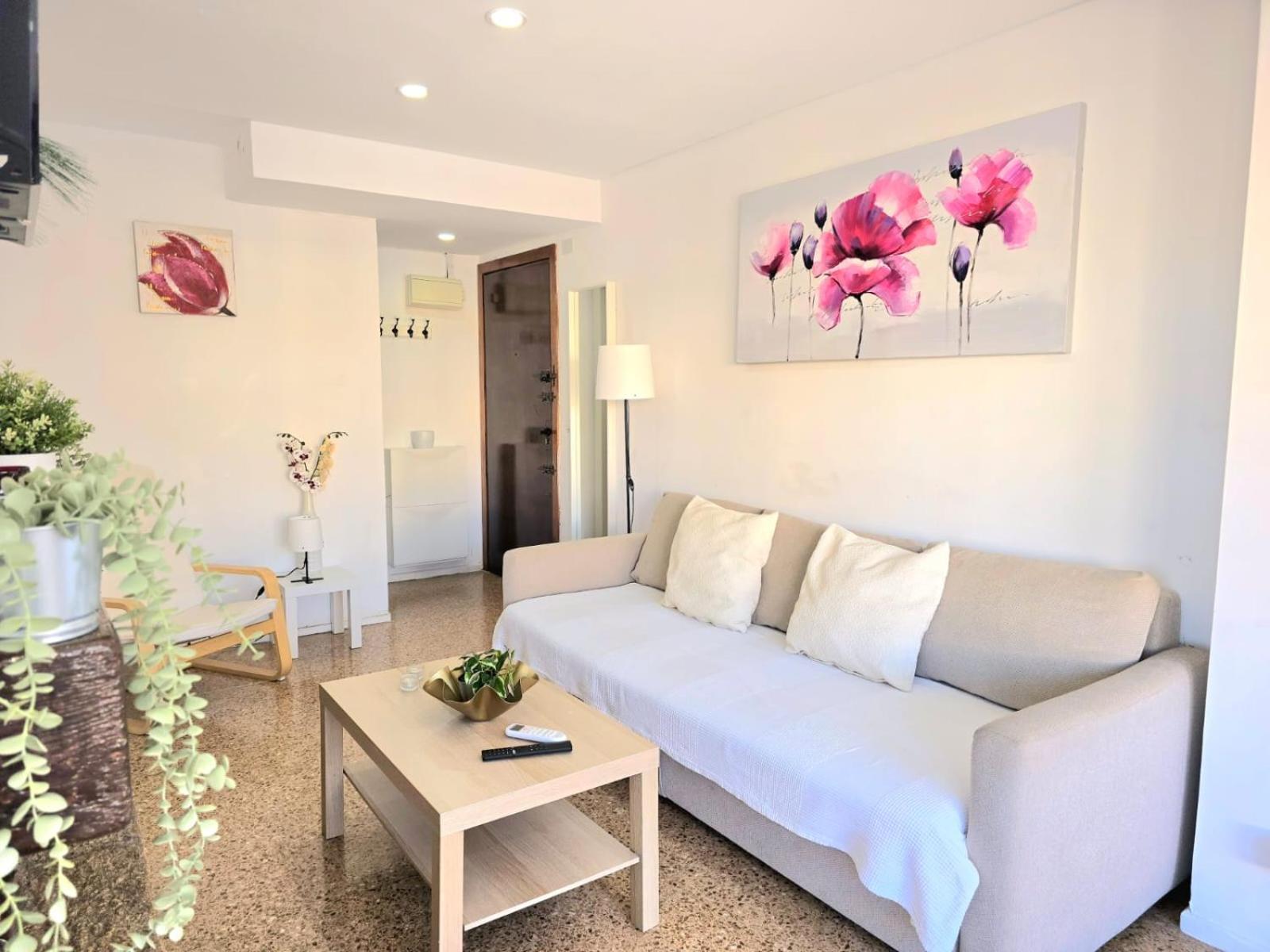 Nogalera Rainbow 2-Bedroom Apartment, Pool And Parking By Namaste Elite Τορρεμολίνος Εξωτερικό φωτογραφία