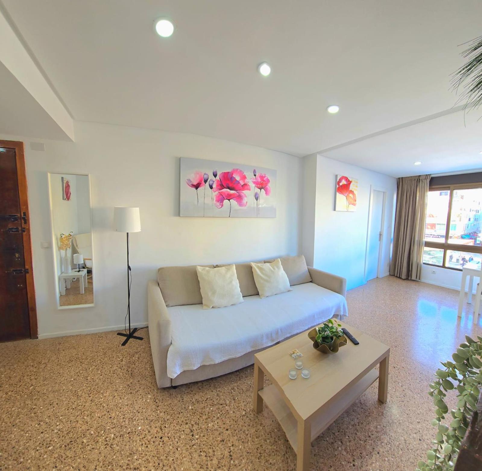 Nogalera Rainbow 2-Bedroom Apartment, Pool And Parking By Namaste Elite Τορρεμολίνος Εξωτερικό φωτογραφία