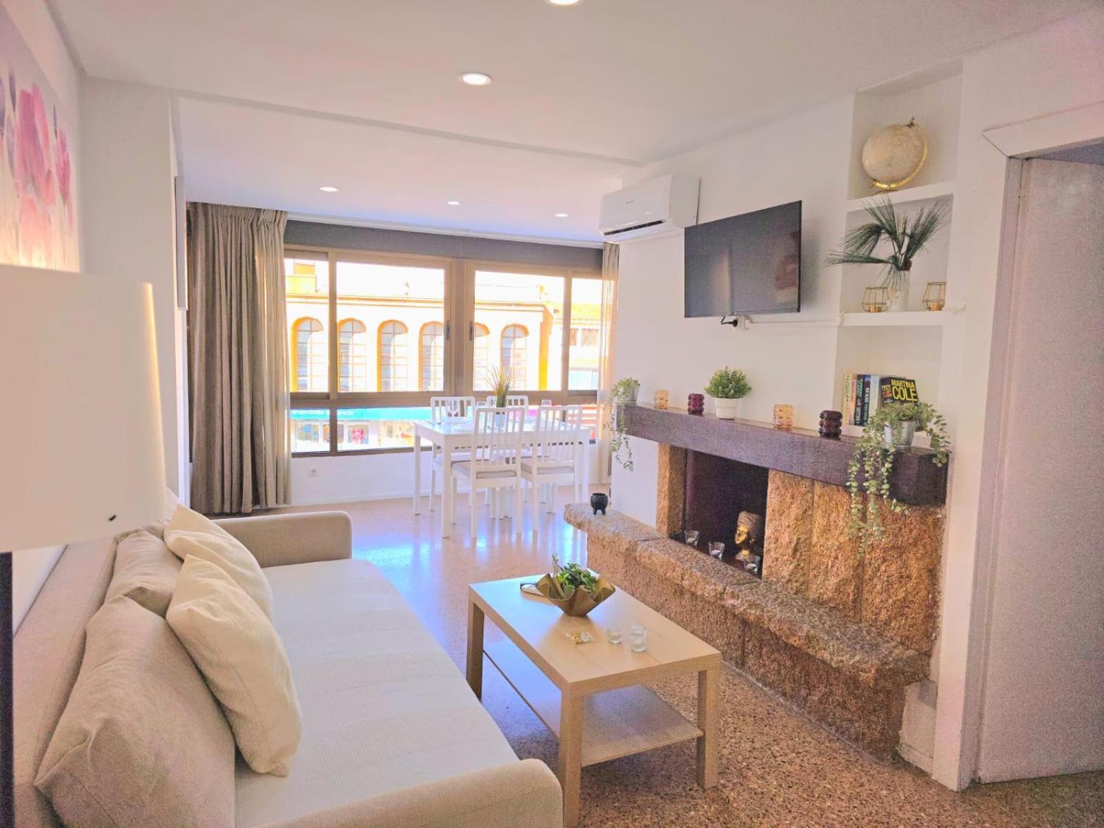 Nogalera Rainbow 2-Bedroom Apartment, Pool And Parking By Namaste Elite Τορρεμολίνος Εξωτερικό φωτογραφία