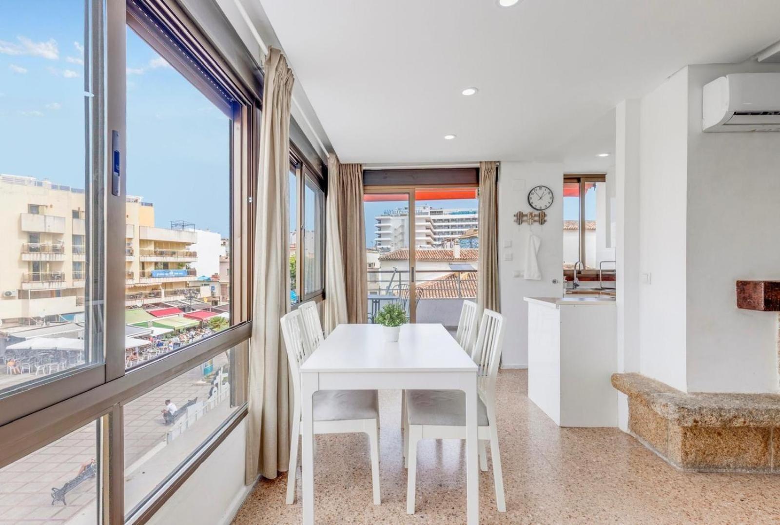 Nogalera Rainbow 2-Bedroom Apartment, Pool And Parking By Namaste Elite Τορρεμολίνος Εξωτερικό φωτογραφία