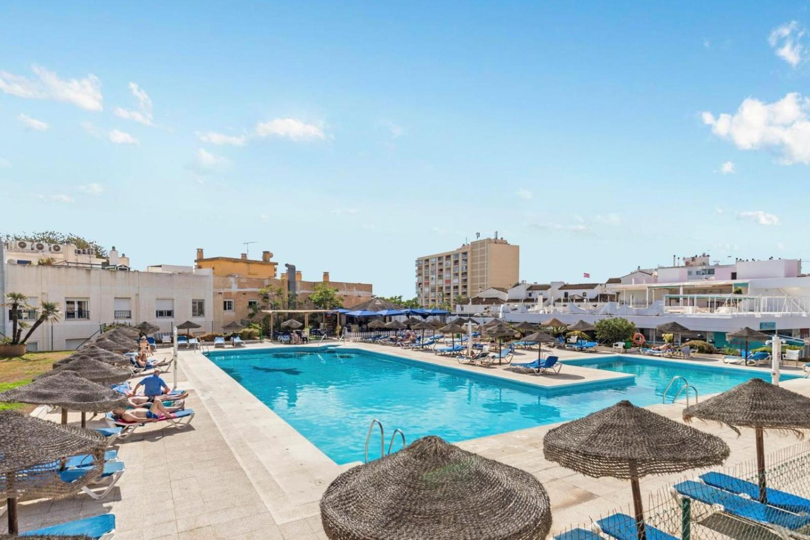 Nogalera Rainbow 2-Bedroom Apartment, Pool And Parking By Namaste Elite Τορρεμολίνος Εξωτερικό φωτογραφία