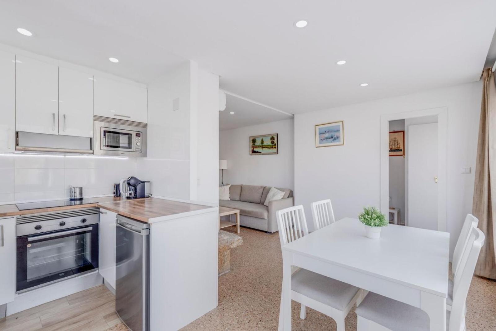 Nogalera Rainbow 2-Bedroom Apartment, Pool And Parking By Namaste Elite Τορρεμολίνος Εξωτερικό φωτογραφία
