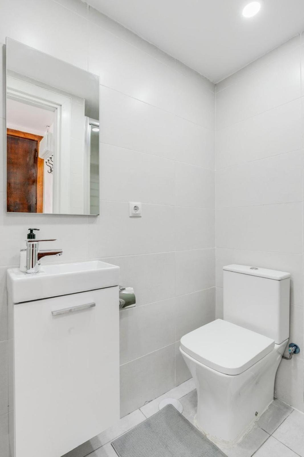 Nogalera Rainbow 2-Bedroom Apartment, Pool And Parking By Namaste Elite Τορρεμολίνος Εξωτερικό φωτογραφία